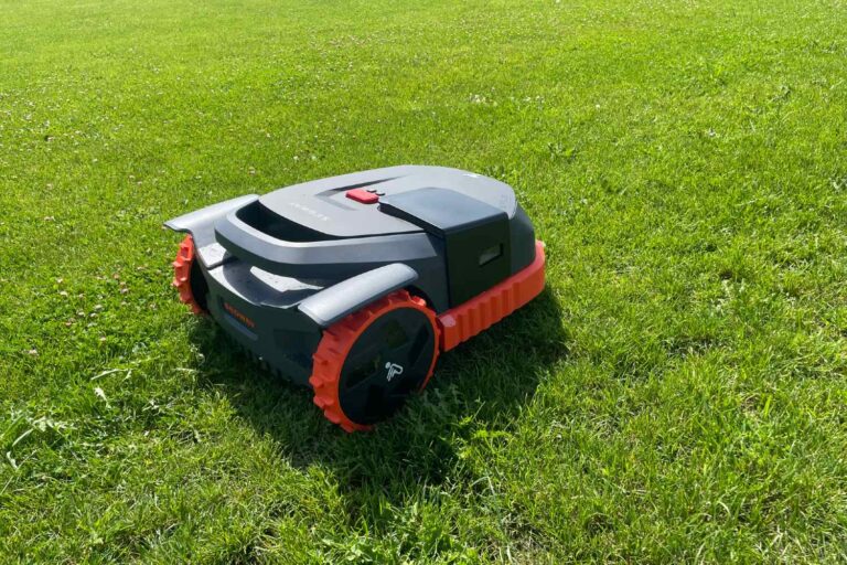 Segway Navimow X350 Test: Dieser Mähroboter schafft Sportplätze!