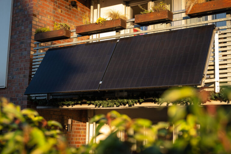 800 Watt Balkonkraftwerk Regeln zur Einspeisung im Überblick