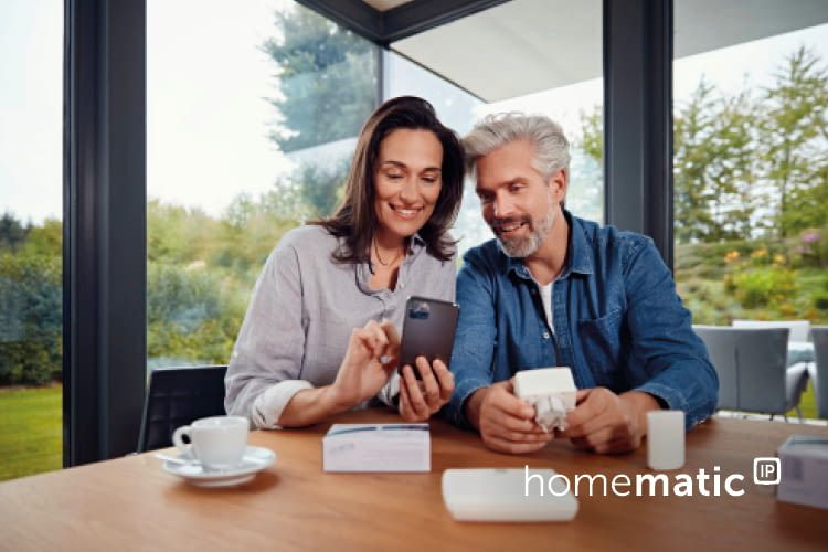 Alle smarten Homematic IP Geräte werden am Access Point angelernt und dann ganz einfach über die App konfiguriert und gesteuert. Alle smarten Homematic IP Geräte werden am Access Point angelernt und dann ganz einfach über die App konfiguriert und gesteuert.