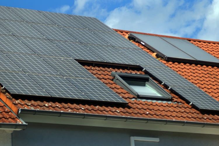 Jede PV-Anlage leistet einen wichtigen Beitrag zum Umweltschutz Jede PV-Anlage leistet einen wichtigen Beitrag zum Umweltschutz