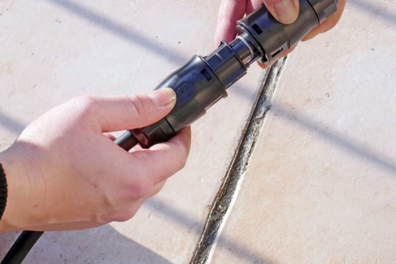 Sets mit 800 Watt Wechselrichter dürfen selbst angeschlossen werden Sets mit 800 Watt Wechselrichter dürfen selbst angeschlossen werden