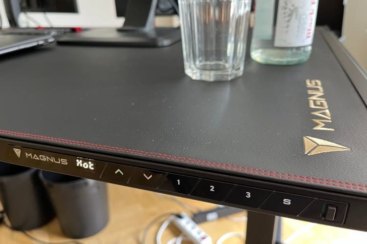 Auf dem Display wird die Überhitzung mit dem Wort Auf dem Display wird die Überhitzung mit dem Wort