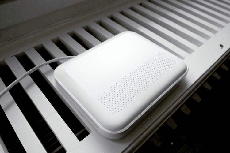Die XT1 Plus Zentrale wird am WLAN Router per LAN-Kabel angeschlossen Die XT1 Plus Zentrale wird am WLAN Router per LAN-Kabel angeschlossen