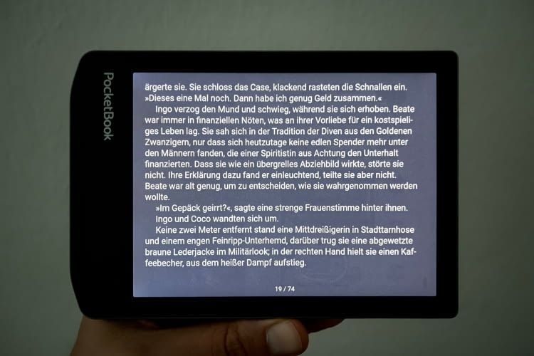 Auch im Nachtmodus ermöglicht das PocketBook optimale Lesbarkeit Auch im Nachtmodus ermöglicht das PocketBook optimale Lesbarkeit