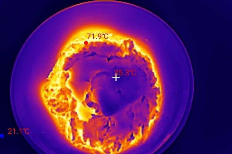 Das Ergebnis mit einer Wärmebildkamera aufgenommen Das Ergebnis mit einer Wärmebildkamera aufgenommen