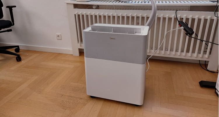 Diese mobile Kühllösung besteht aus einem Innen- und einem Außengerät Diese mobile Kühllösung besteht aus einem Innen- und einem Außengerät