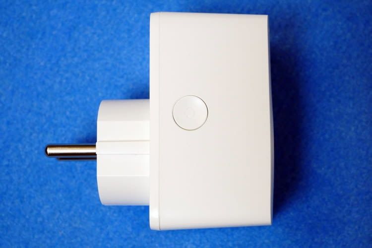 Als Ergänzung zur App gibt es eine Power-Taste direkt am Gehäuse Als Ergänzung zur App gibt es eine Power-Taste direkt am Gehäuse