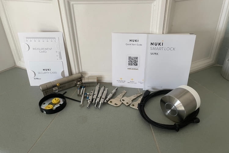 Der gesamte Lieferumfang des Nuki Ultra Der gesamte Lieferumfang des Nuki Ultra
