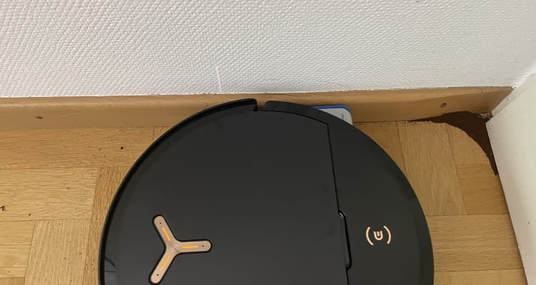 Die Kantenreinigung in Ecken gelingt zufriedenstellend Die Kantenreinigung in Ecken gelingt zufriedenstellend