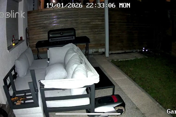 Die Nachtsicht mit eingeschalteten Flutlicht ist gut, Arlo bot aber zum Beispiel eine bessere Performance Die Nachtsicht mit eingeschalteten Flutlicht ist gut, Arlo bot aber zum Beispiel eine bessere Performance