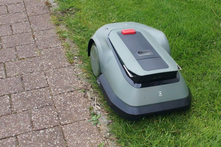 Bei uns erkannte dieser Mähroboter zuverlässig seine Grenzen Bei uns erkannte dieser Mähroboter zuverlässig seine Grenzen
