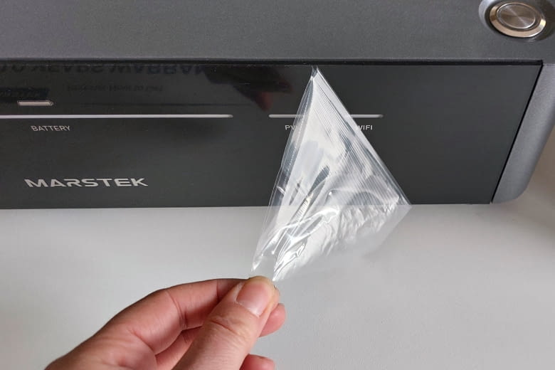 Bei uns waren sogar 2 Schutzfolien übereinander geklebt Bei uns waren sogar 2 Schutzfolien übereinander geklebt