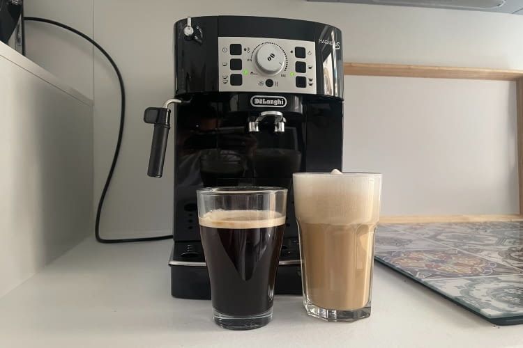 Wir haben den De'Longhi Magnifica S Kaffeevollautomat getestet Wir haben den De'Longhi Magnifica S Kaffeevollautomat getestet