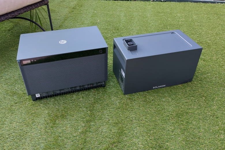 Links ist ein Haupt-Speicher, rechts ein passende Zusatzmodul zu sehen Links ist ein Haupt-Speicher, rechts ein passende Zusatzmodul zu sehen