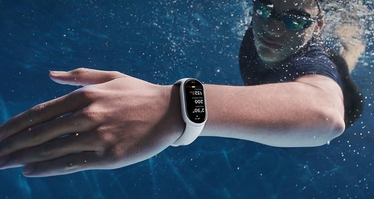 Das Mi Band 10 kann auch bedenkenlos beim Schwimmen getragen werden Das Mi Band 10 kann auch bedenkenlos beim Schwimmen getragen werden