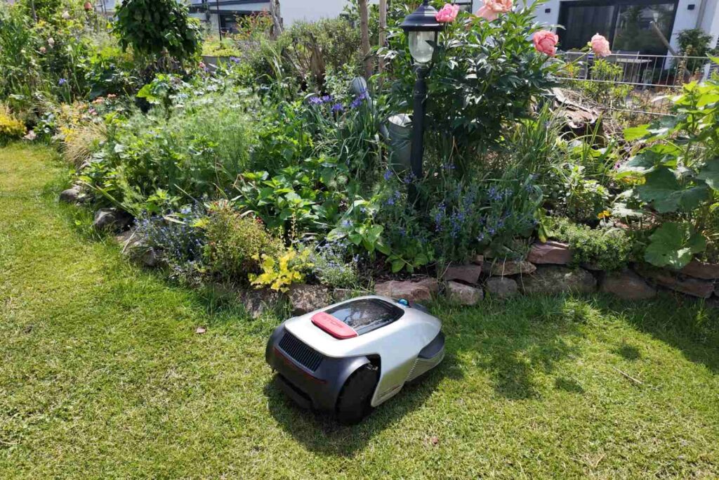 Mähroboter mit Kantenmähfunktion: Es gibt nur eine Lösung!