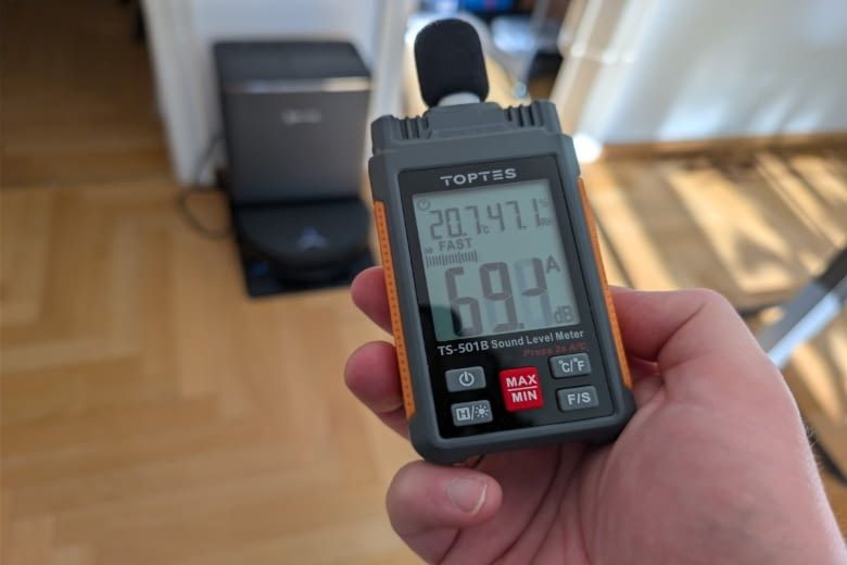 Selbst beim Absaugen an der Station bleibt der T90 PRO OMNI leise. Selbst beim Absaugen an der Station bleibt der T90 PRO OMNI leise.