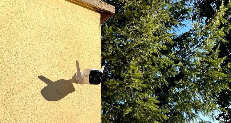 Die Tapo C310 überwacht und speichert die Aufnahmen auf der eingelegten SD-Karte Die Tapo C310 überwacht und speichert die Aufnahmen auf der eingelegten SD-Karte