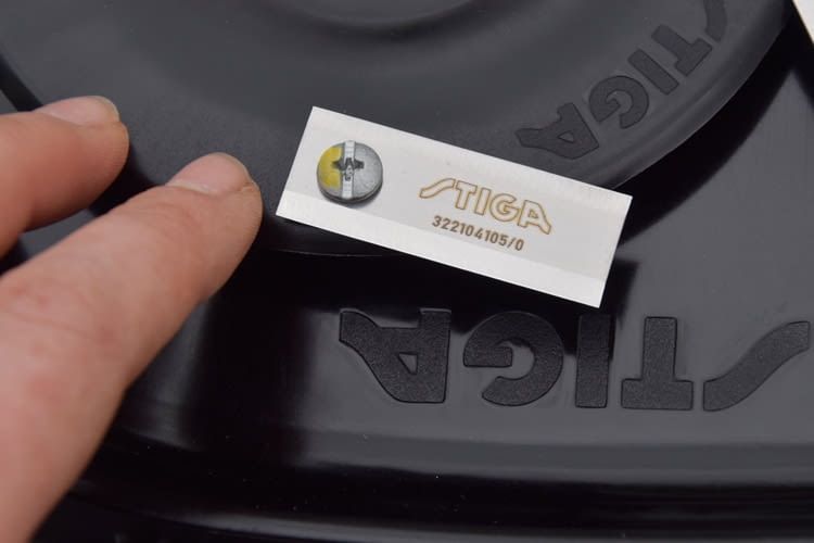 Die Mähroboter Klingen lassen sich meist sehr einfach wechseln Die Mähroboter Klingen lassen sich meist sehr einfach wechseln