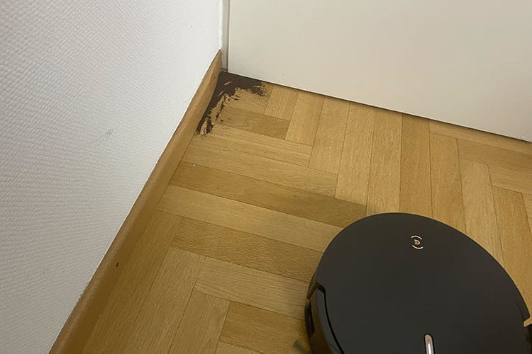 Diese Ecke reinigte der X8 PRO OMNI sehr gut Diese Ecke reinigte der X8 PRO OMNI sehr gut