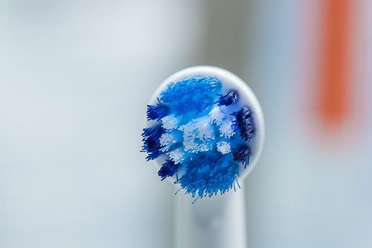 Vor allem die Bürstenköpfe der elektrischen Zahnbürsten unterscheiden sich Vor allem die Bürstenköpfe der elektrischen Zahnbürsten unterscheiden sich