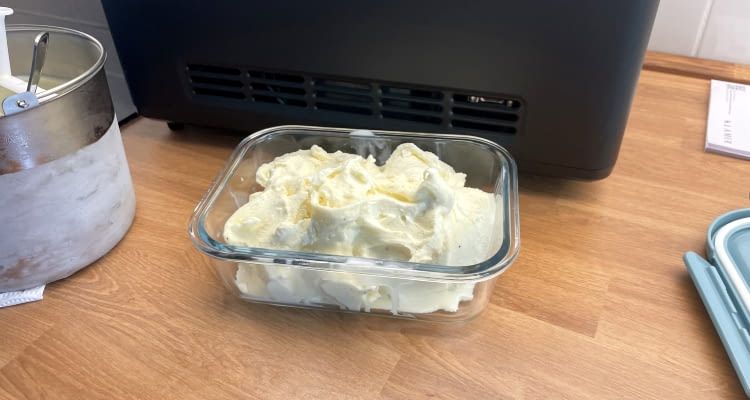 Das war das Gesamtergebnis des Vanilleeis-Herstellung - wir waren sehr zufrieden Das war das Gesamtergebnis des Vanilleeis-Herstellung - wir waren sehr zufrieden