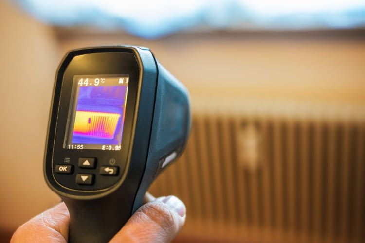 Im Infrarotheizung Test Check erklären wir auch, was Infrarotheizungen von Alternativen unterscheidet Im Infrarotheizung Test Check erklären wir auch, was Infrarotheizungen von Alternativen unterscheidet