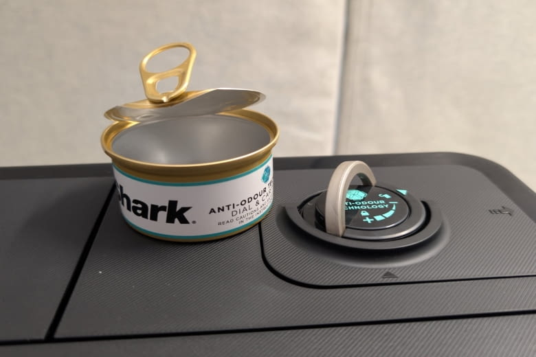 Der Shark Power Detect Never Touch Pro und das Duft-Modul. Der Shark Power Detect Never Touch Pro und das Duft-Modul.