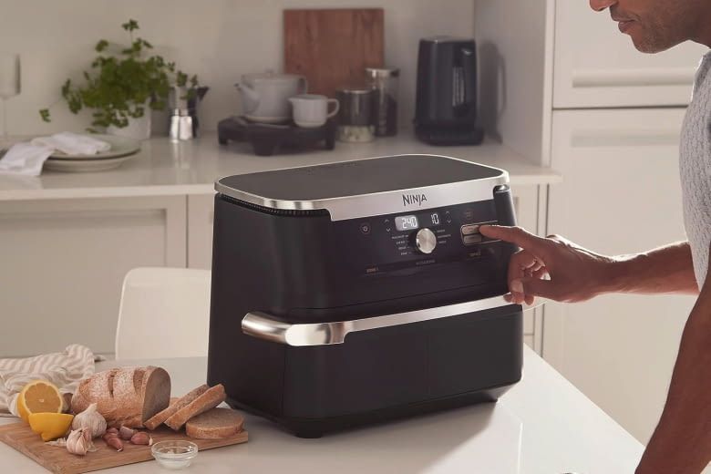 Eine Heißluftfritteuse hilft dabei während des Kochens viel Öl zu sparen Eine Heißluftfritteuse hilft dabei während des Kochens viel Öl zu sparen