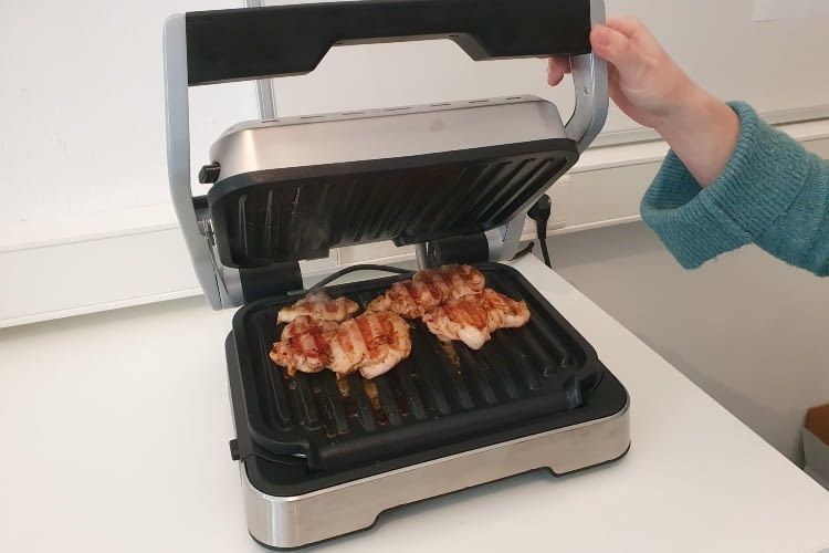 Das Hähnchen blieb im OptiGrill nach der empfohlenen Garzeiten immernoch saftig Das Hähnchen blieb im OptiGrill nach der empfohlenen Garzeiten immernoch saftig