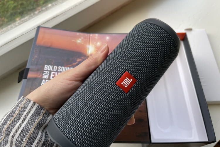In unserem Test verraten wir, was es mit der günstigen Alternative zur JBL Flip 6 auf sich hat In unserem Test verraten wir, was es mit der günstigen Alternative zur JBL Flip 6 auf sich hat