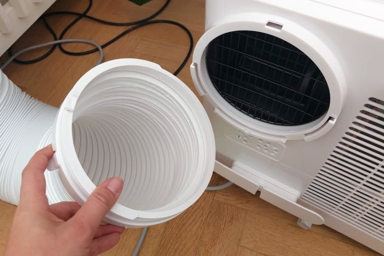 Der Abluftschlauch ließ sich im Test meist schnell und einfach befestigen Der Abluftschlauch ließ sich im Test meist schnell und einfach befestigen