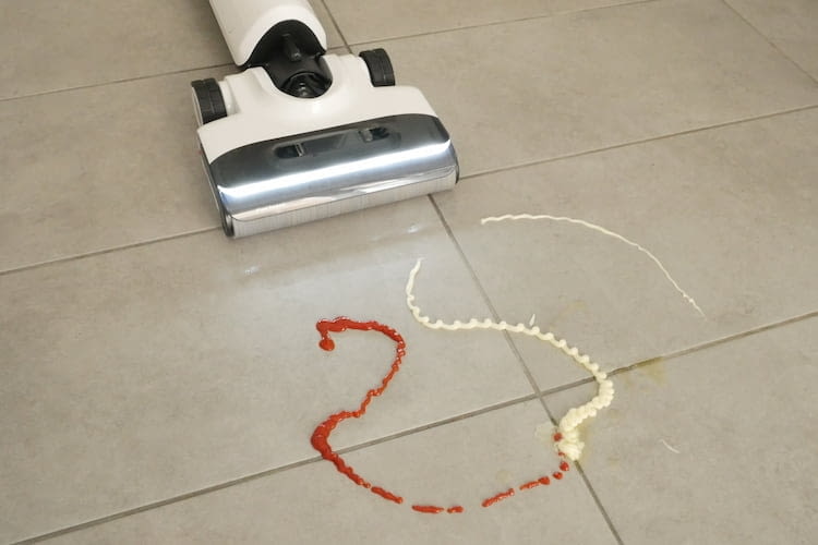 Auch schmierige und hartnäckige Verschmutzungen werden vom Roborock Flexi Pro entfernt. Auch schmierige und hartnäckige Verschmutzungen werden vom Roborock Flexi Pro entfernt.