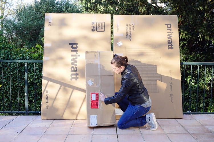 Wir empfehlen schon beim Auspacken genau auf mögliche Schäden zu achten Wir empfehlen schon beim Auspacken genau auf mögliche Schäden zu achten