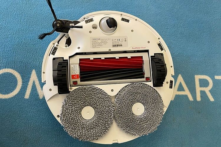 Die Wischmopps werden nach Ankunft des Roborock Qrevo Master kinderleicht angebracht Die Wischmopps werden nach Ankunft des Roborock Qrevo Master kinderleicht angebracht