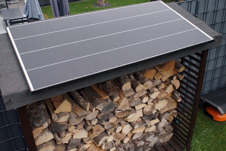 Ein Stecker-Solargerät findet auch auf kleinen Flächen Platz Ein Stecker-Solargerät findet auch auf kleinen Flächen Platz