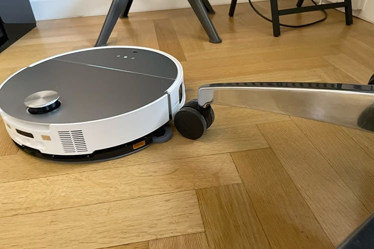 Möbel wie unseren Bürostuhl bearbeitete der Saros 10 zuverlässig Möbel wie unseren Bürostuhl bearbeitete der Saros 10 zuverlässig