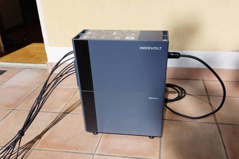 Selbst auf einem kleinen Balkon finden die meisten Speicher Platz Selbst auf einem kleinen Balkon finden die meisten Speicher Platz