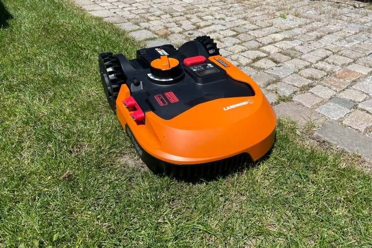 Je genauer das Begrenzungskabel verlegt wird, desto besser kann sich der Worx Mähroboter orientieren Je genauer das Begrenzungskabel verlegt wird, desto besser kann sich der Worx Mähroboter orientieren