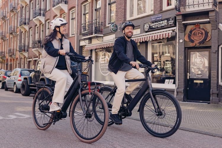 Mit ABUS PURL-Y sind Radfahrer unterwegs optimal abgesichert Mit ABUS PURL-Y sind Radfahrer unterwegs optimal abgesichert