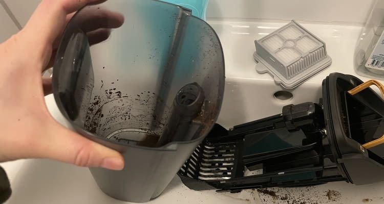 Der Schmutzwassertank hat eine gute Größe Der Schmutzwassertank hat eine gute Größe