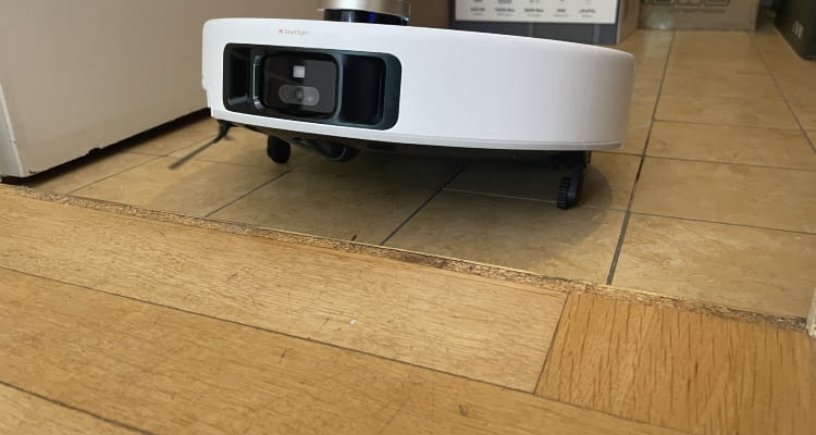 Mova V50 Ultra Complete zeigte sich im Wischroboter Test stark und flexibel Mova V50 Ultra Complete zeigte sich im Wischroboter Test stark und flexibel