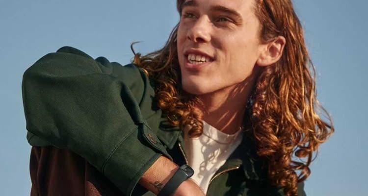 Fitbit Inspire 3 nimmt am Handgelenk nur wenig Platz weg Fitbit Inspire 3 nimmt am Handgelenk nur wenig Platz weg