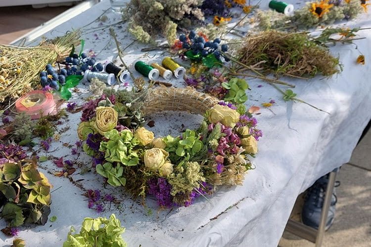 Unsere Expertin hat auch bereits einige Floristik-Workshops gegeben Unsere Expertin hat auch bereits einige Floristik-Workshops gegeben