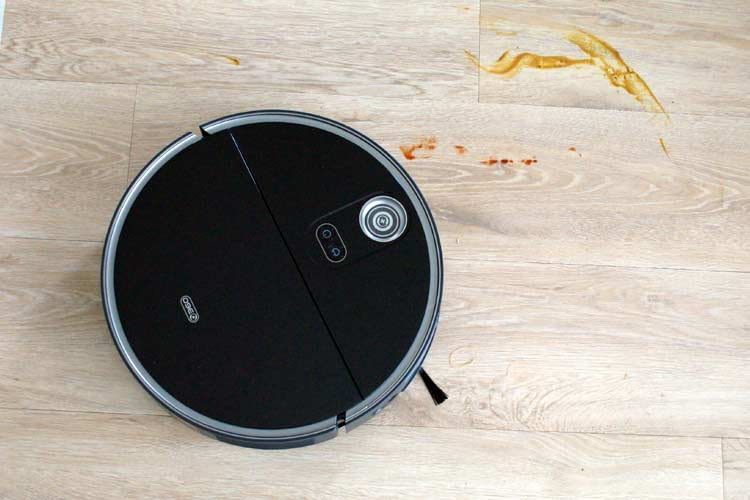 Selbst nach mehrmaligem Wischen blieben erwartungsgemäß noch einige Flecken sichtbar Selbst nach mehrmaligem Wischen blieben erwartungsgemäß noch einige Flecken sichtbar