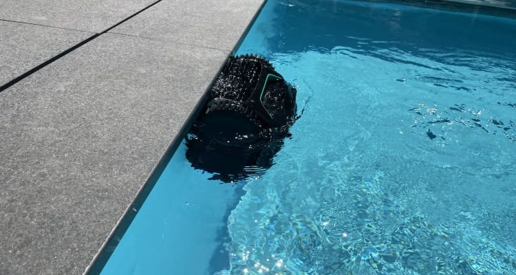 Im Wybot C2 Test lieferte auch die Wandreinigung ein tolles Ergebnis Im Wybot C2 Test lieferte auch die Wandreinigung ein tolles Ergebnis