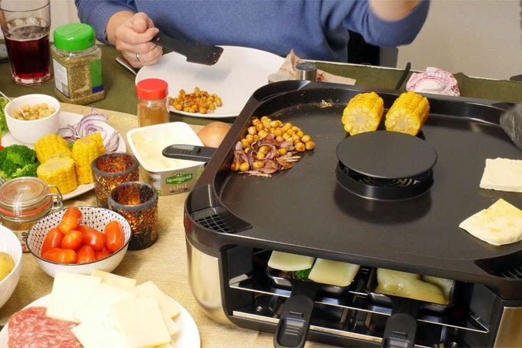 Hier ist der mittig platzierte Dunstabzug unseres Testgeräts gut zu sehen Hier ist der mittig platzierte Dunstabzug unseres Testgeräts gut zu sehen