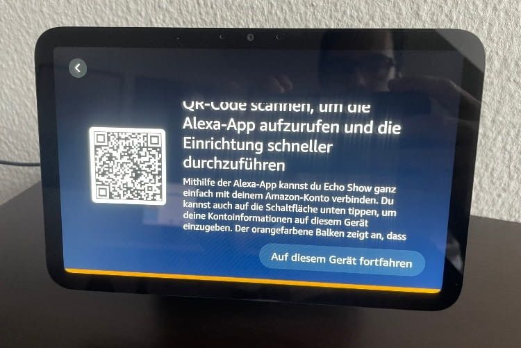 Der Echo Show 8 kann am Gerät oder in der Alexa App eingerichtet werden Der Echo Show 8 kann am Gerät oder in der Alexa App eingerichtet werden