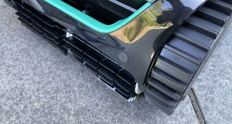 Räder und Scheuerbürsten bestehen aus verschiedenen Gummiarten Räder und Scheuerbürsten bestehen aus verschiedenen Gummiarten