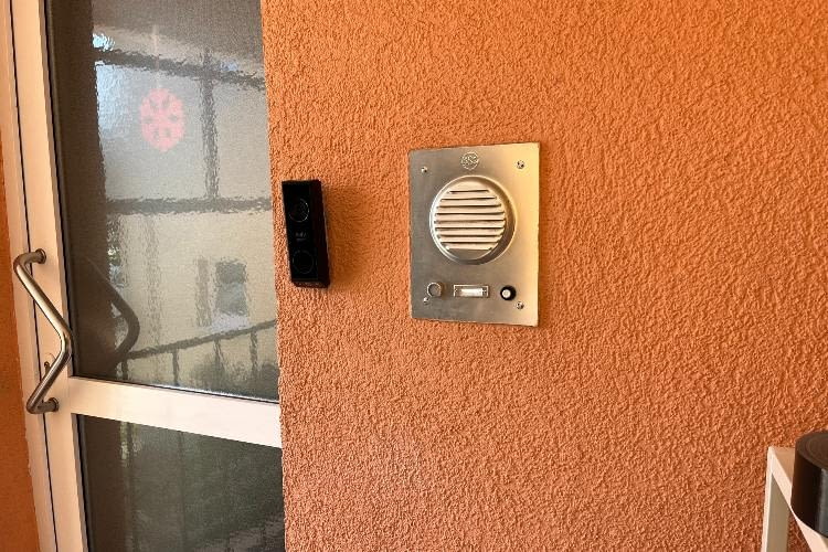 Mit der eufy E340 Video Doorbell ist jede Haustür ein bisschen sicherer. Mit der eufy E340 Video Doorbell ist jede Haustür ein bisschen sicherer.